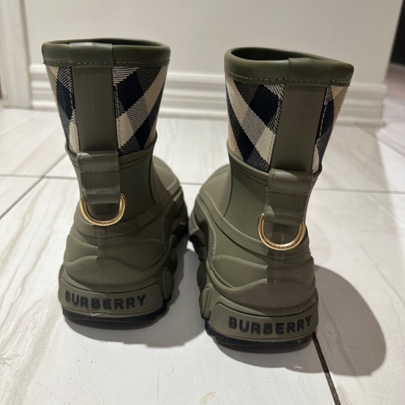 Burberry green rubber boots - Picture 2 of 2